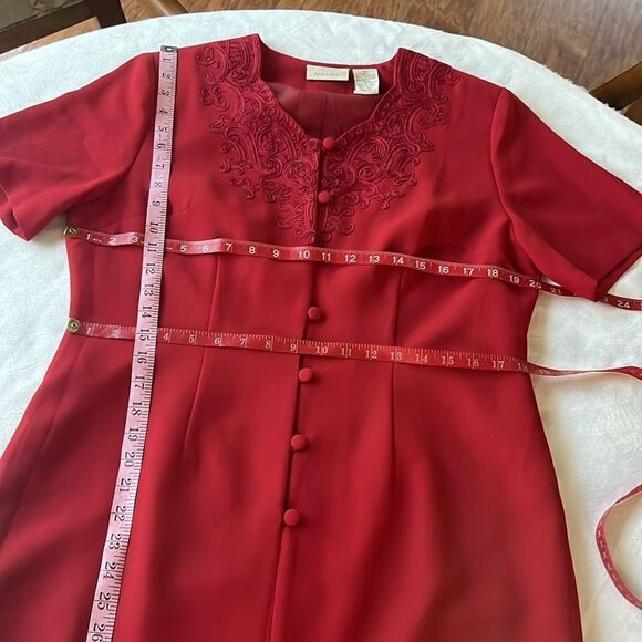 Mosaic Red Dress Sz 14 Embroidered Scoop Neck Short Sleeve Lined - Picture 11 of 12